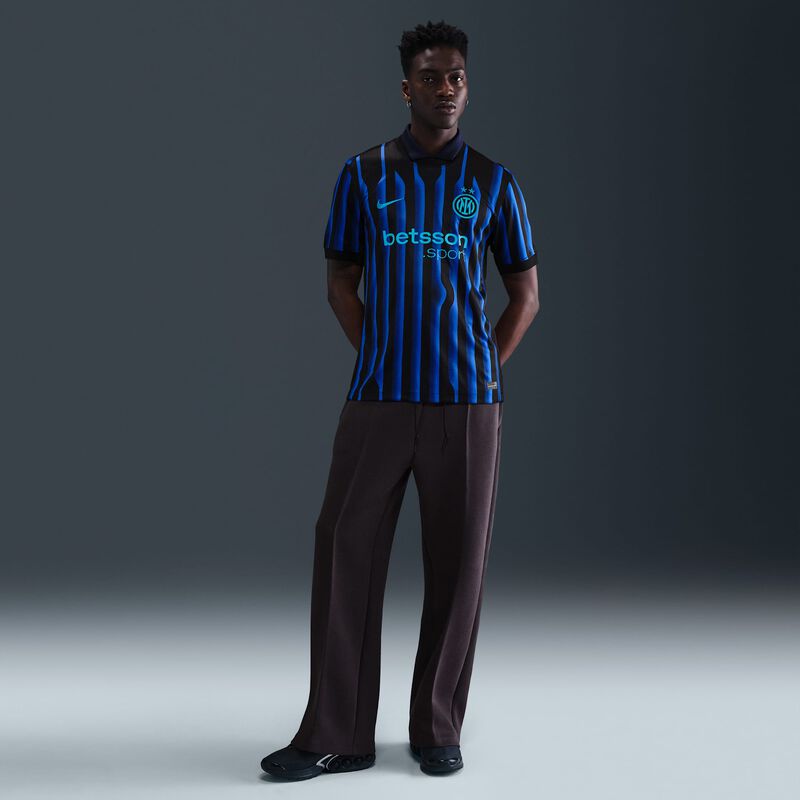 Nike Inter Milan 2025/26 Stadium Home
Poleras manga corta fútbol hombre