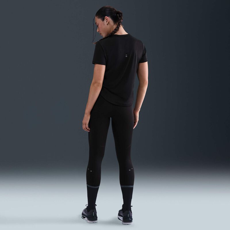 Nike Polera Tempo Swoosh Run
Poleras manga corta correr mujer