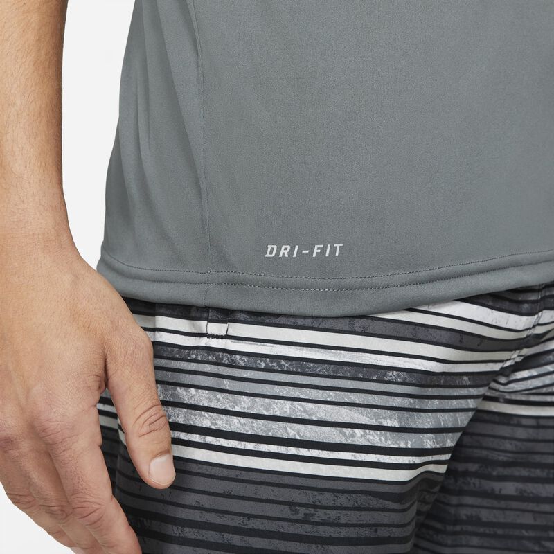 Nike Essential Hydroguard
Poleras manga corta natación hombre